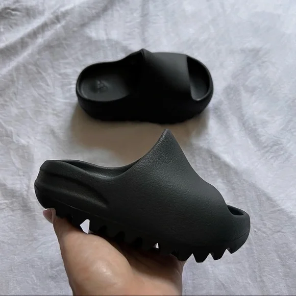 YEEZY SLIDE ブラック 9 onyx 27.5 s-l400.jpg